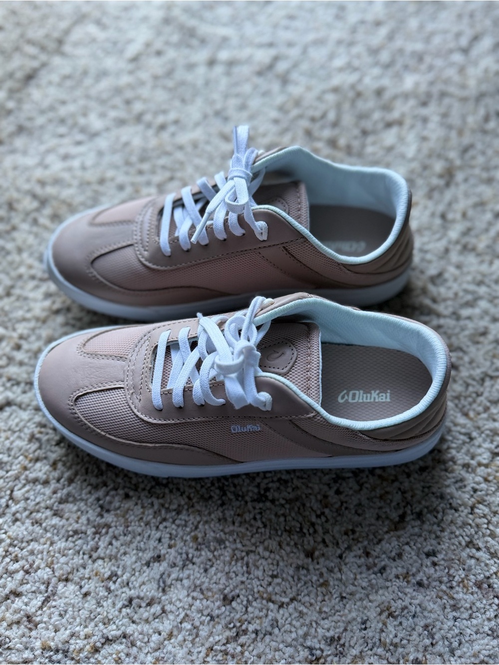 OluKai Ha’Upu Hula woman’s Lace-Up Sneakers in khaki with White Accents